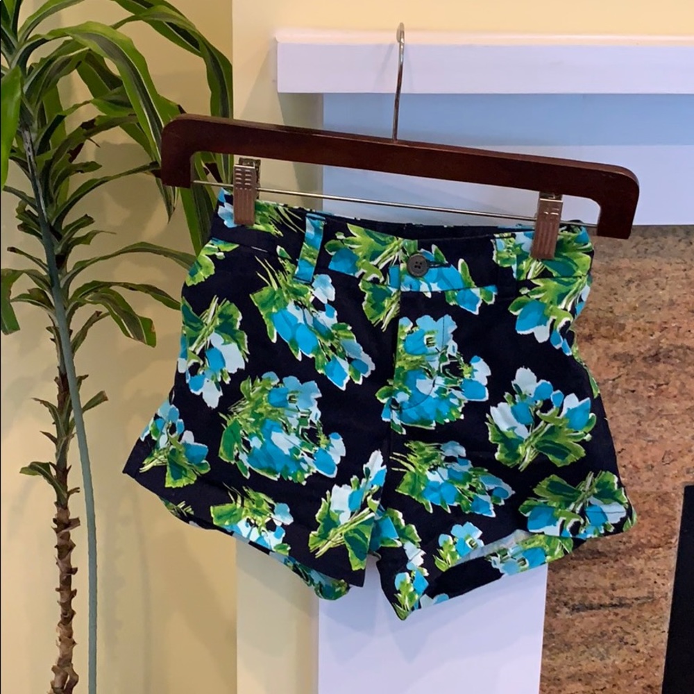 ☀️☀️☀️Navy Floral Chino Shorts ☀️☀️☀️